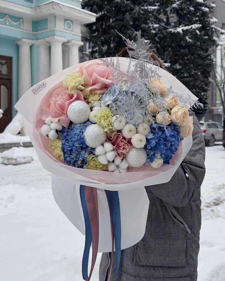 New Year Bouquet with Hydrangeas and Roses in Pastel Tones