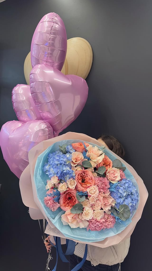 Delicate Bouquet with Blue Hydrangea and Pink Roses