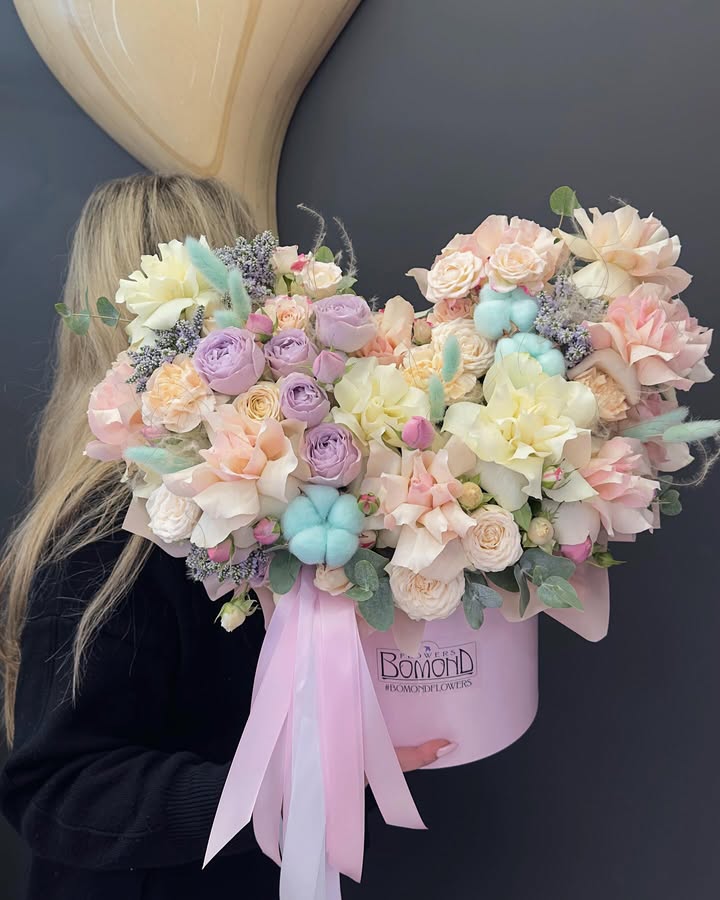 Luxurious Soft Bouquet in Hat Box with Pastel Roses and Cotton