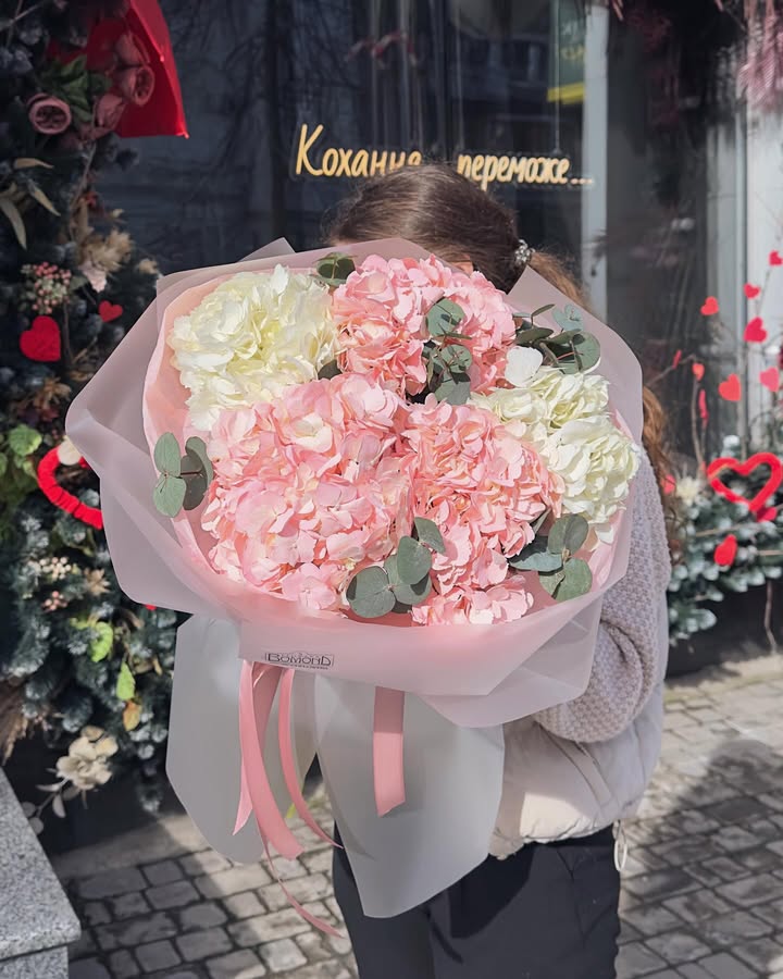 Pink and White Hydrangea Bouquet «Zephyr»