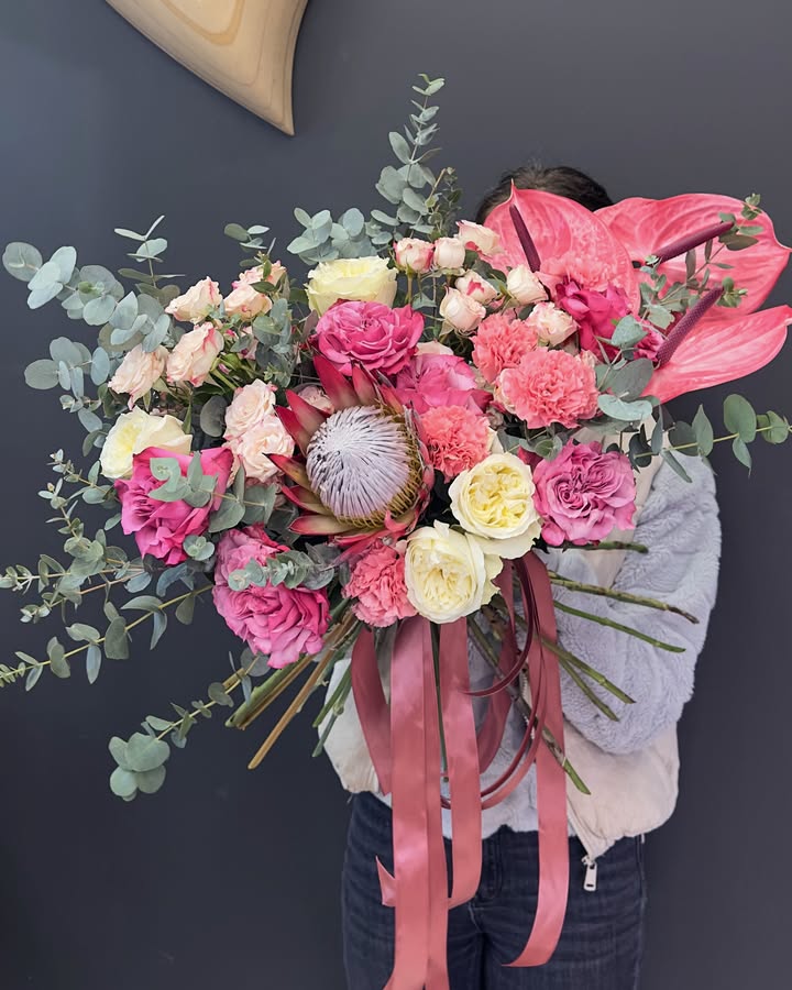 Exotic bouquet with alstroemeria, roses and echeveria
