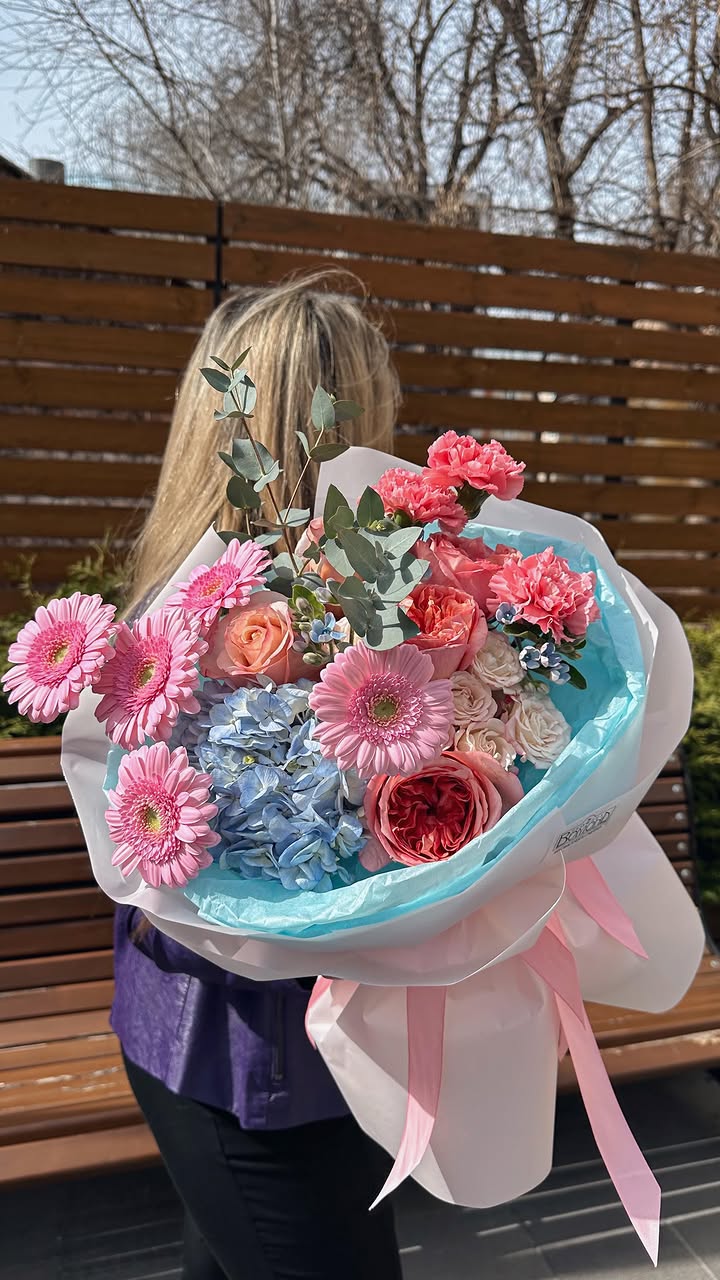 Bright Spring Bouquet with Roses, Hydrangea and Gerberas