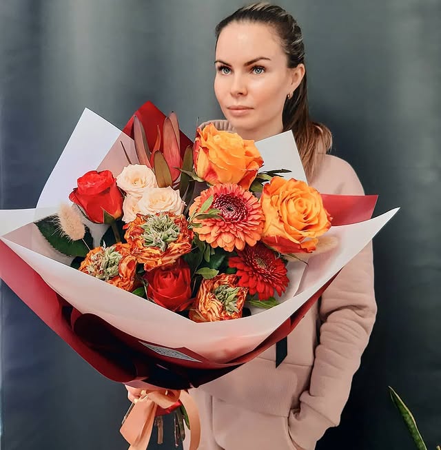 Bright Orange-Red Flower Bouquet with Roses and Gerberas
