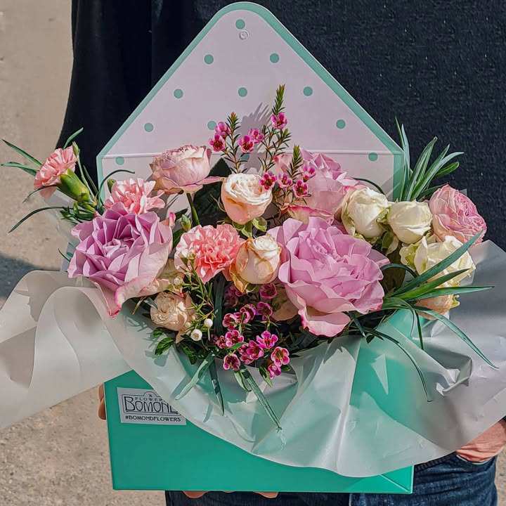 Envelope bouquet with pink and cream roses