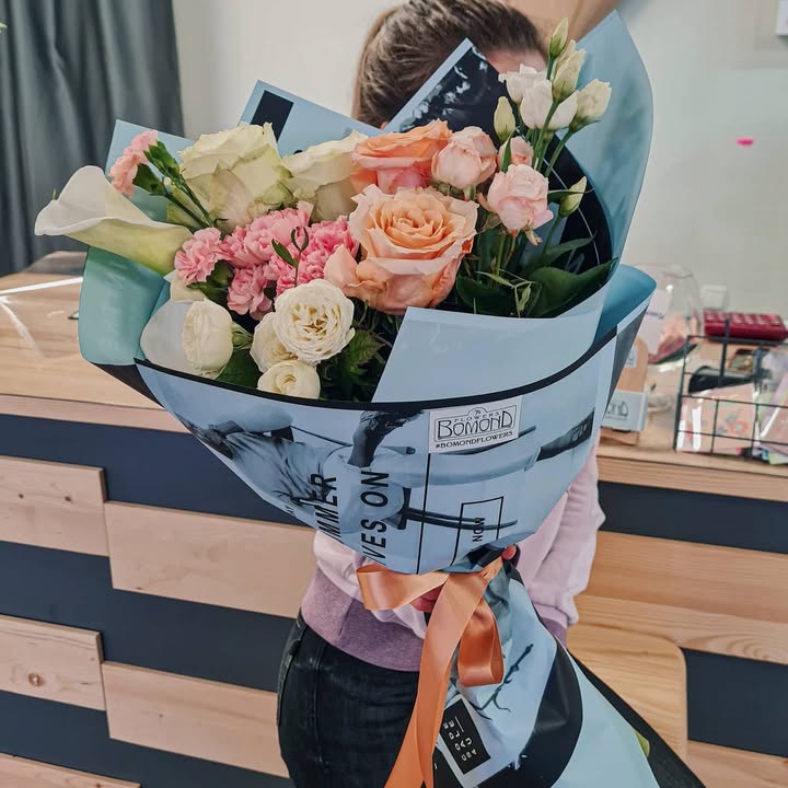 Bouquet of roses, lisianthus and carnations in soft pastel tones