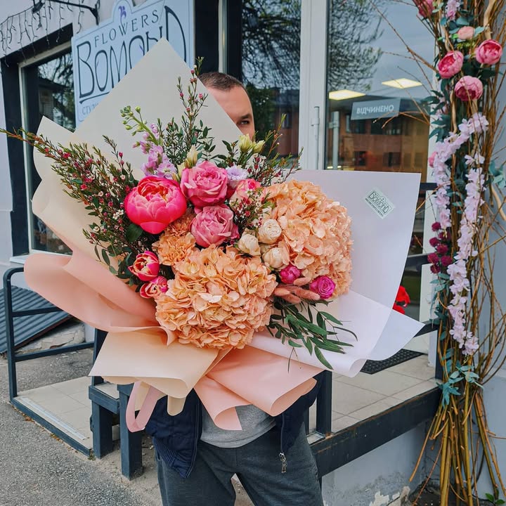 Airy Bouquet with Hydrangeas and Peonies