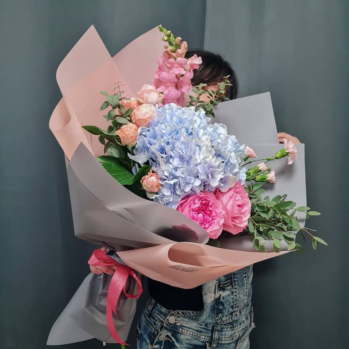 Large Spring Bouquet with Hydrangea and Roses