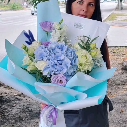 Bouquet 'Heavenly Harmony' with Blue Hydrangea and Delicate Flowers