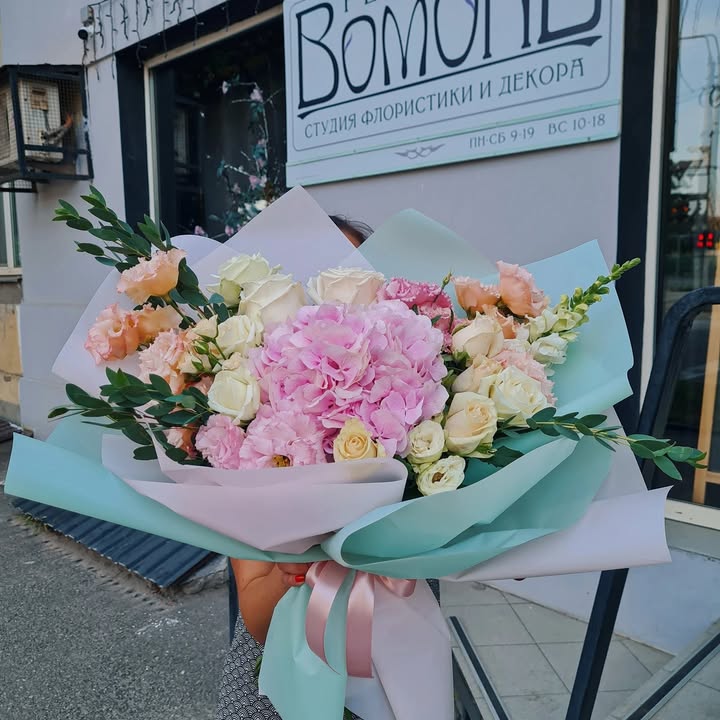 Bouquet with Pink Hydrangea and White Roses
