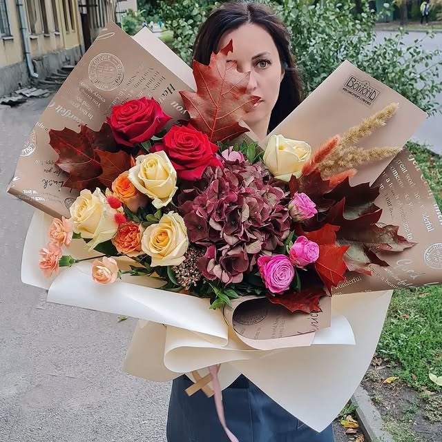 Autumn Bouquet with Roses and Hydrangea