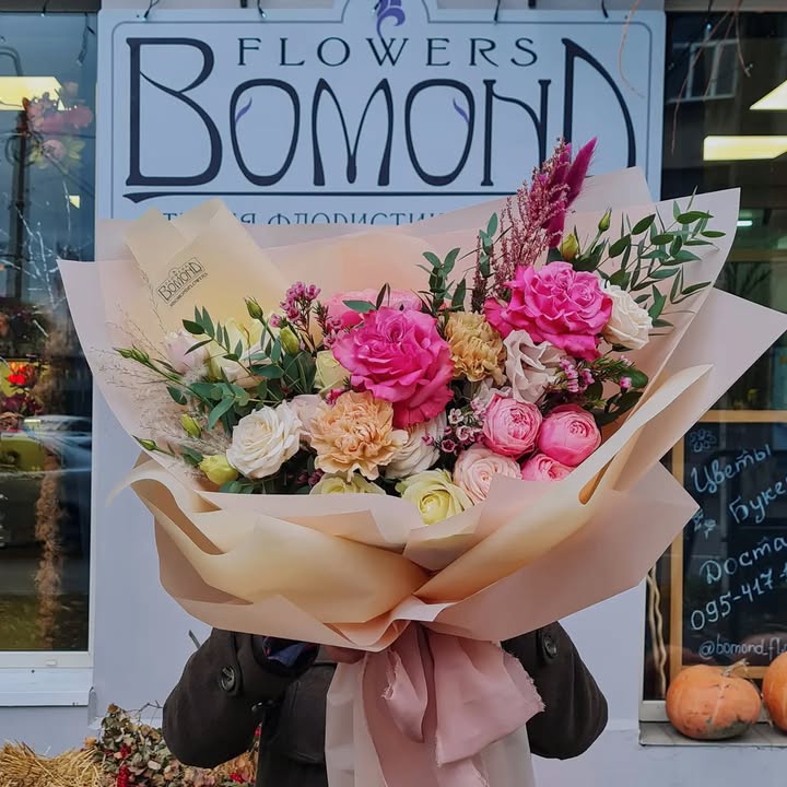 Bouquet of Roses and Peony-like Roses in Pastel Shades