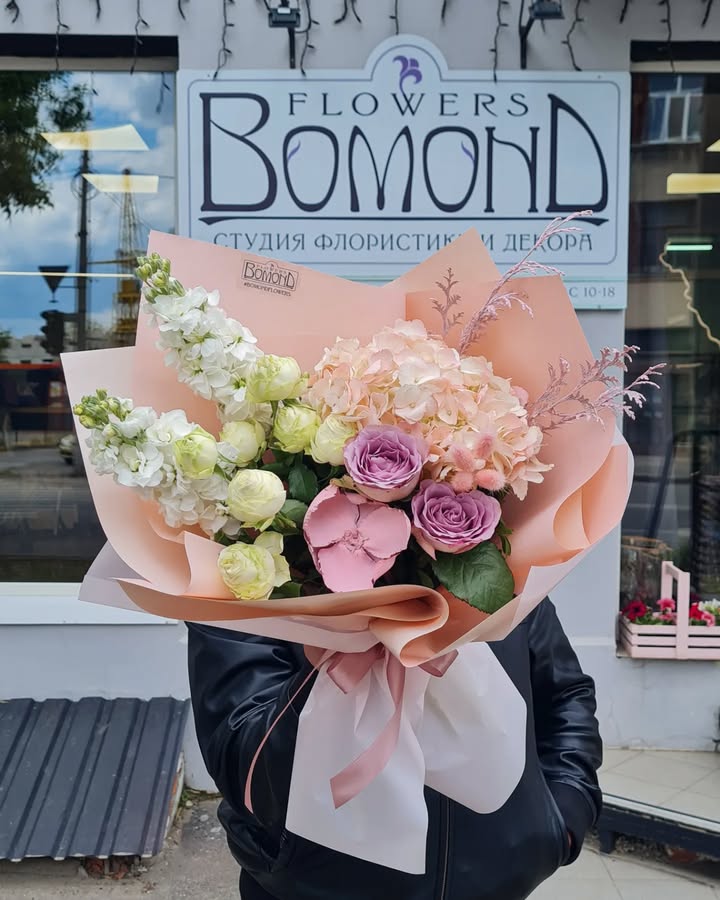 Elegant bouquet with hydrangea and roses in soft pastel tones
