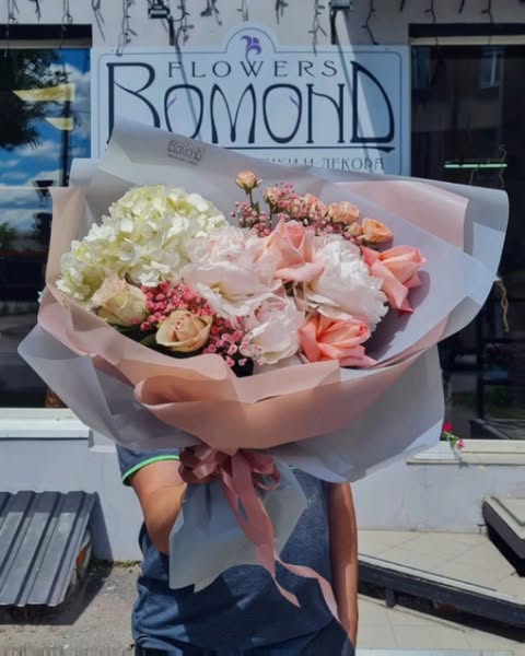Bouquet "Marshmallow Bliss" with Hydrangea and Peonies