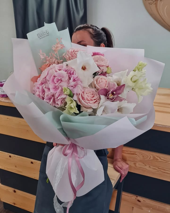 Delicate Zephyr Bouquet with Hydrangea and Roses