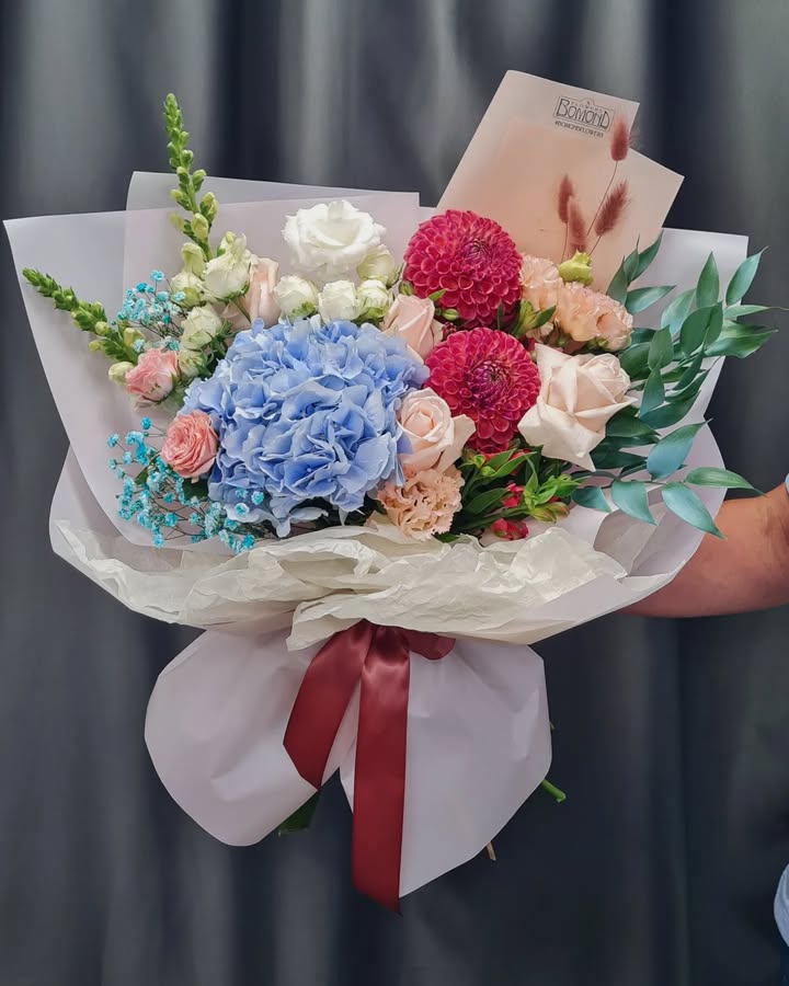 Signature bouquet with blue hydrangea and dahlias