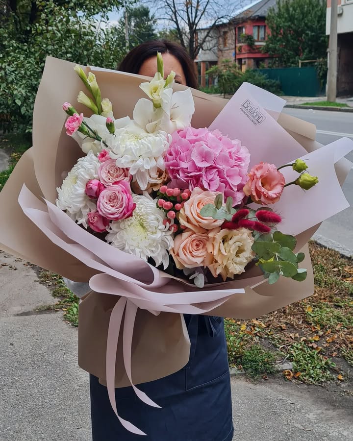 Bouquet of hydrangeas, roses and gladioli in soft pastel shades