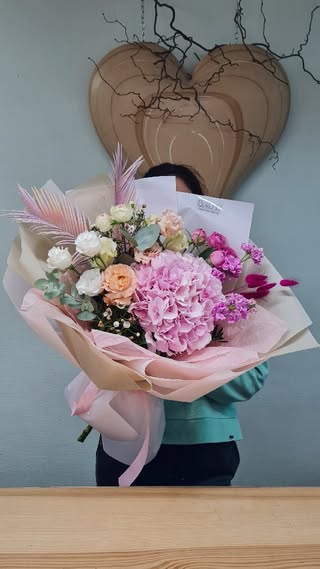 Bouquet with Hydrangea and Roses in Soft Pastel Shades
