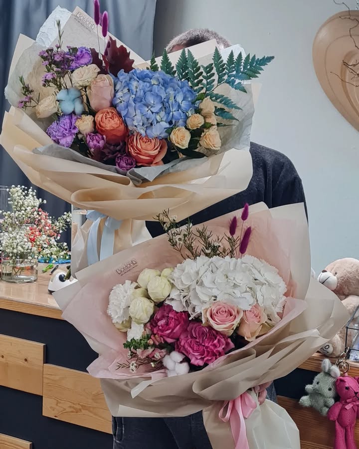 Bouquet with White and Blue Hydrangeas, Roses and Violets