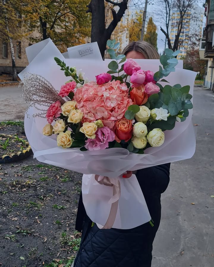 Bouquet with Hydrangea and Mixed Roses in Soft Pastel Colors