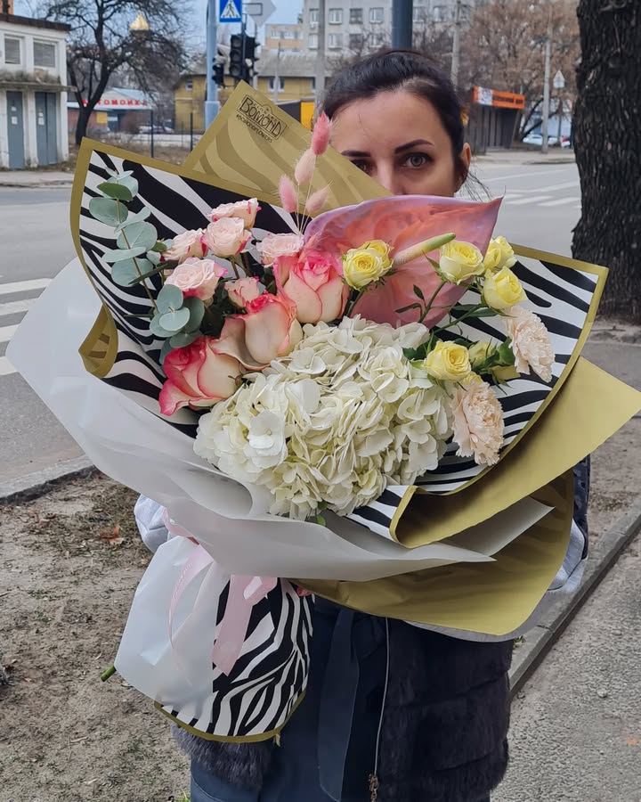 Bouquet of Roses and Hydrangea with Anthurium
