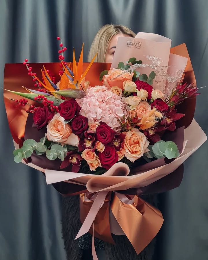 Bouquet of Roses, Hydrangea, and Strelitzia
