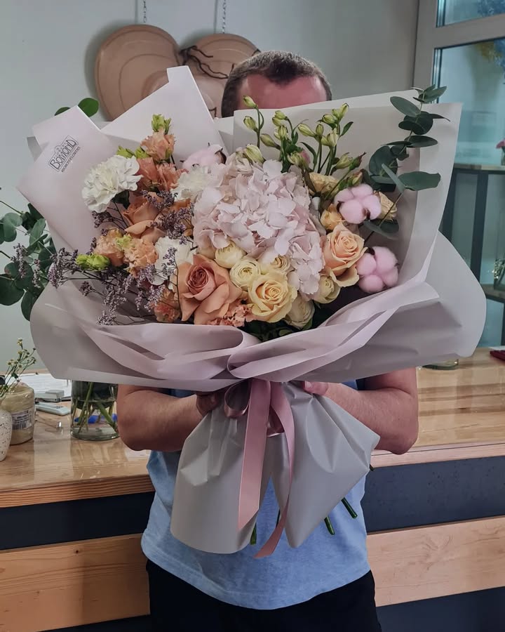 Designer bouquet with roses, hydrangea and cotton "Tender Feelings"