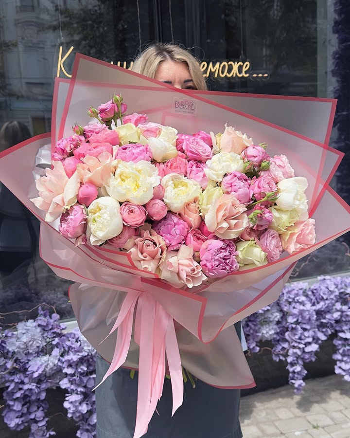 Peony-style Roses Bouquet in Soft Pastel Shades