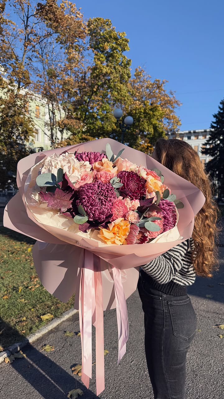 Autumn Chrysanthemum and Rose Bouquet in Pastel Shades