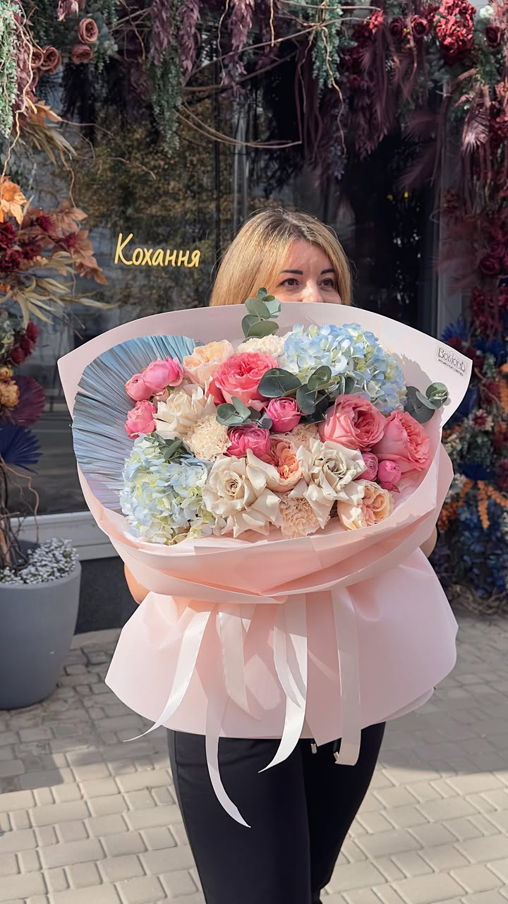 ‘Love’ bouquet with pastel roses and hydrangeas