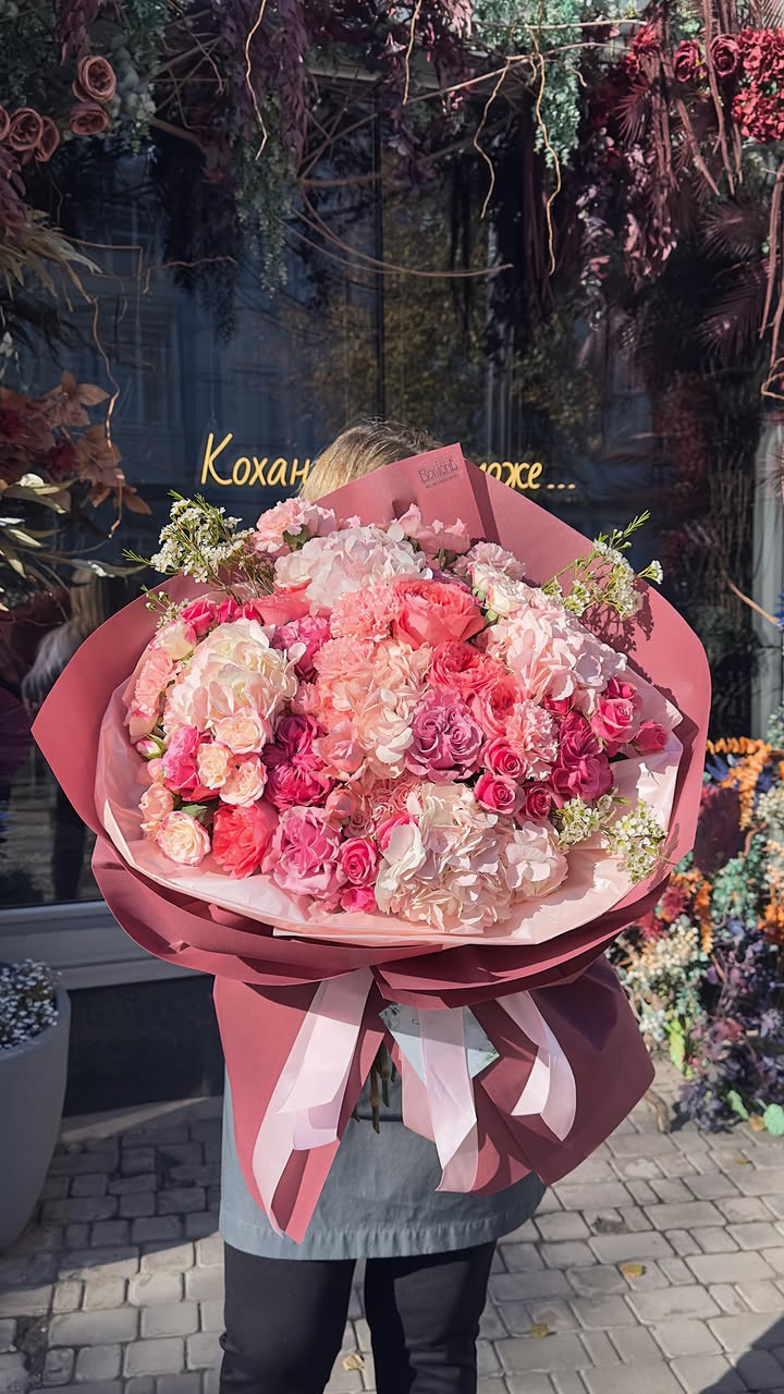 Large Pink and Rose Bouquet with Hydrangeas and Roses