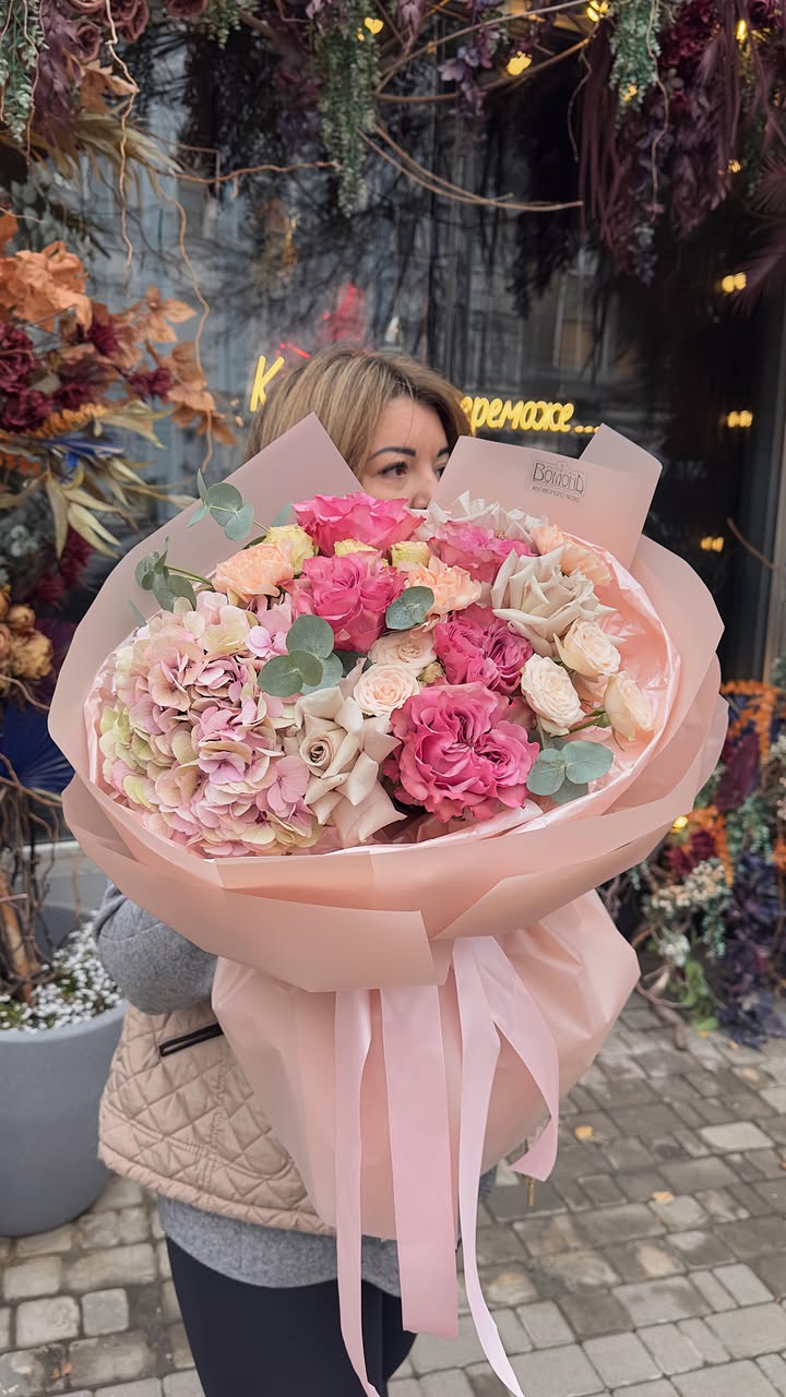 Large Autumn Bouquet with Roses and Hydrangea