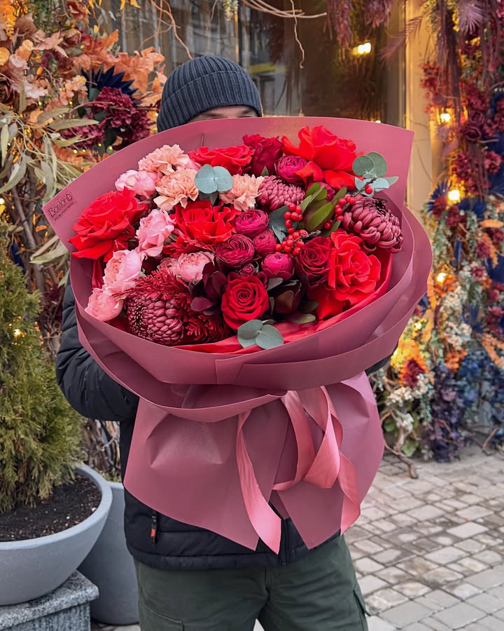 «Shades of Love» Bouquet with Red and Pink Flowers