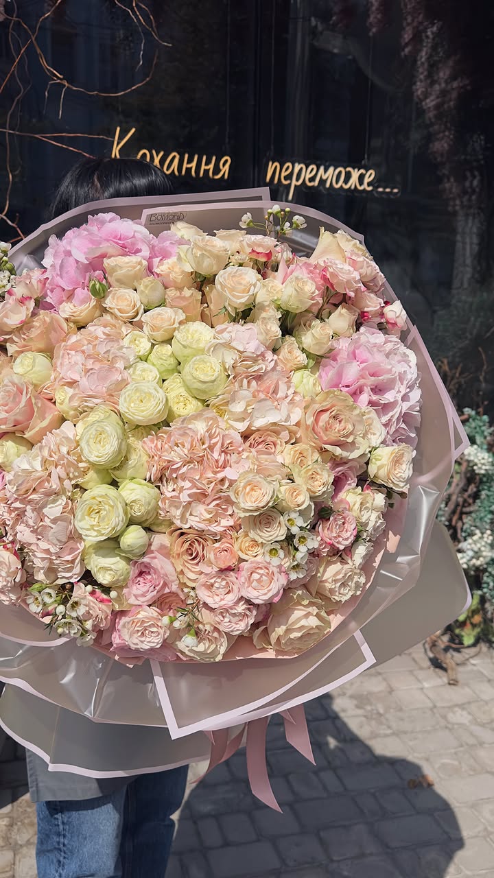 Delicate Large Bouquet of Pastel Roses and Hydrangeas