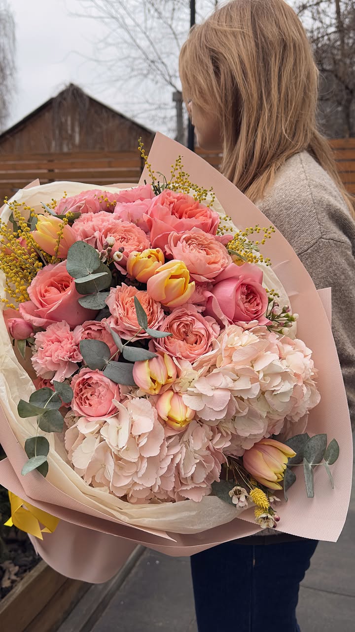 Large bouquet with pink roses, hydrangea and yellow tulips
