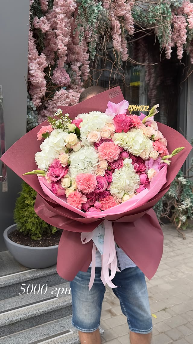 Large bouquet with pink and white hydrangeas and roses