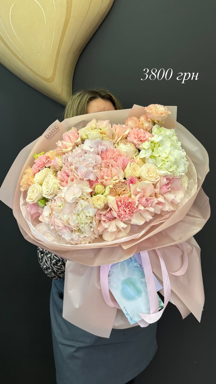 Lush bouquet of roses and hydrangeas in soft pastel shades