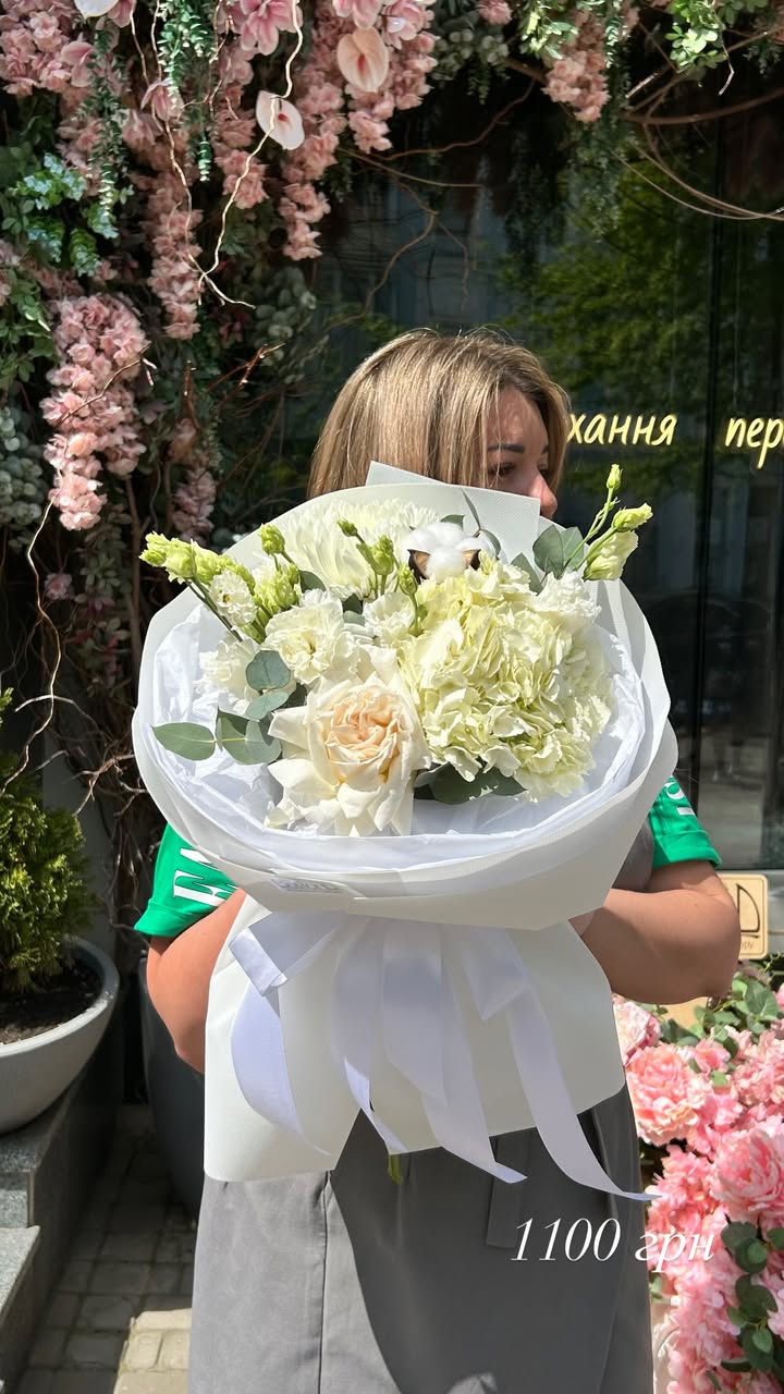 Snowy White Flower Bouquet with Roses and Hydrangeas