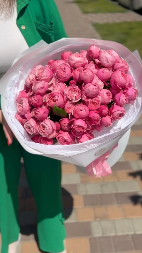 Кущова троянда Silva Pink букет