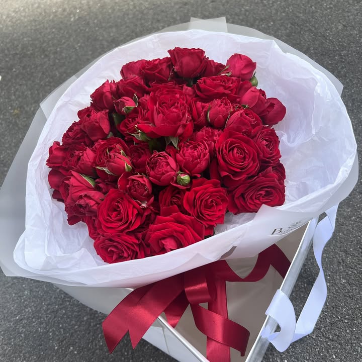 Букет червоних троянд "Red Bubbles" середній і великий