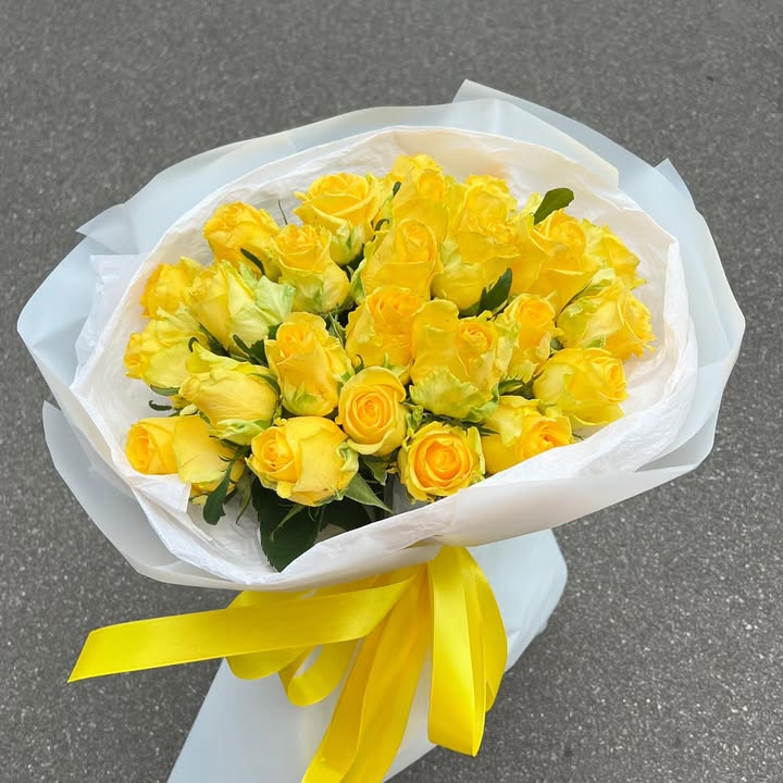 Букет із жовтих троянд Пенні Лейн 50 см