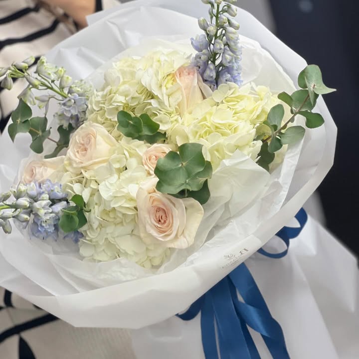 Ніжний букет з ароматними трояндами White Ohara
