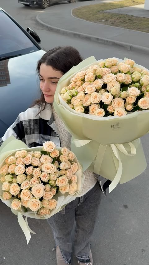 Букет кущових троянд «Таня» кремового кольору