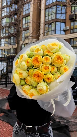 Букет з сонячних жовтих троянд Peony Bubbles