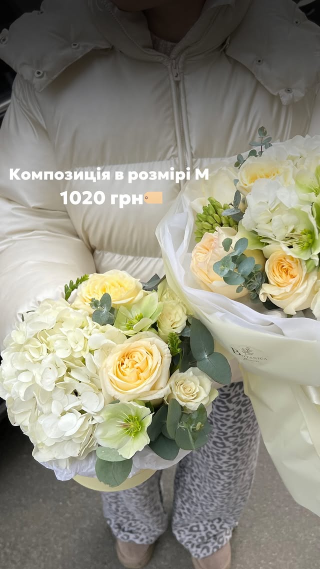 Букет із білих троянд і гортензій середньої композиції