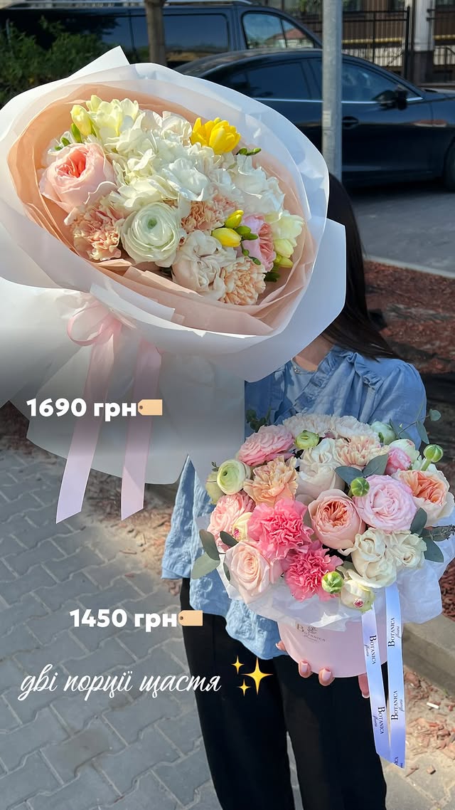 Букет у коробці з трояндами та фрезіями пастельних відтінків