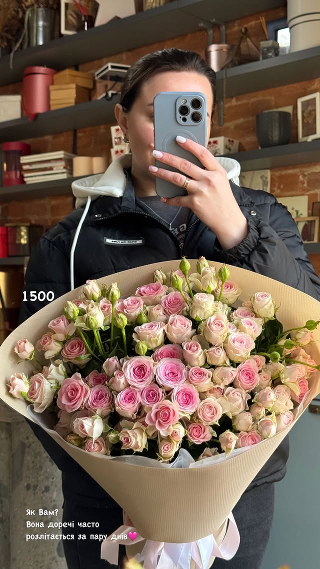 Bouquet of Delicate Pink Roses in Kraft Packaging