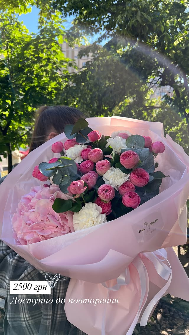 Pink Bouquet of Roses and Hydrangeas with Delicate Accents