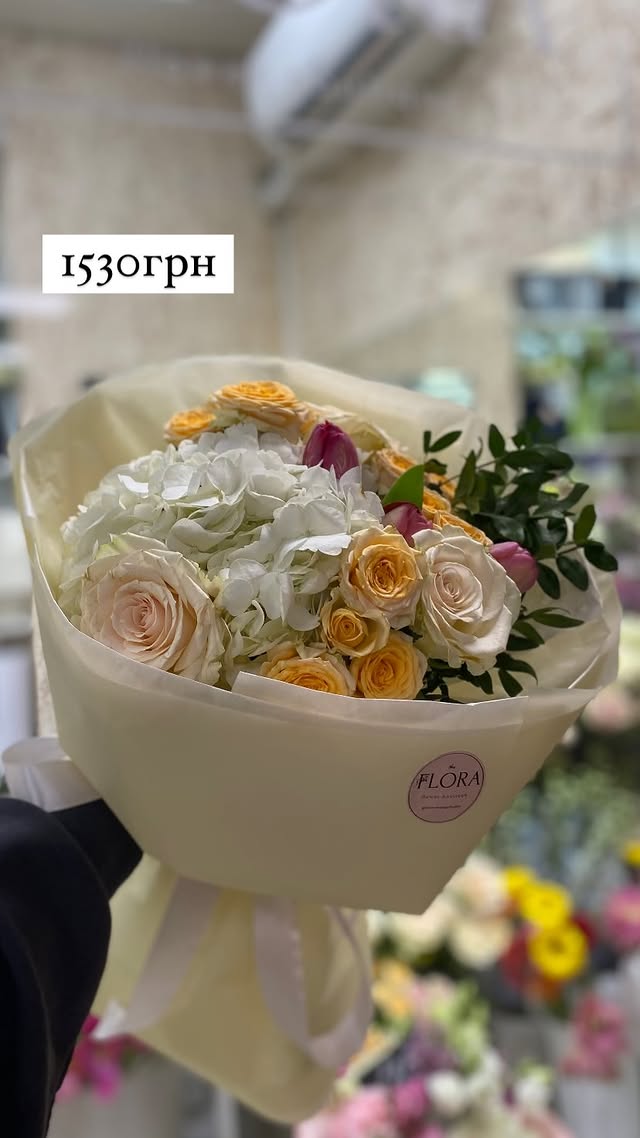 Чарівний букет з троянд, тюльпанів та гортензій