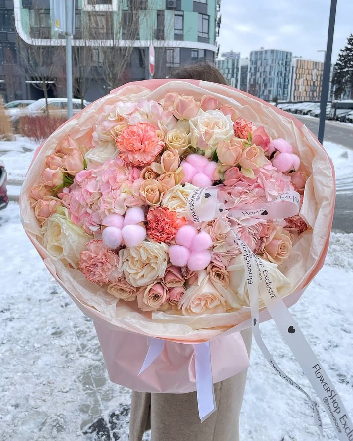 Величезний букет рожевих кольорів