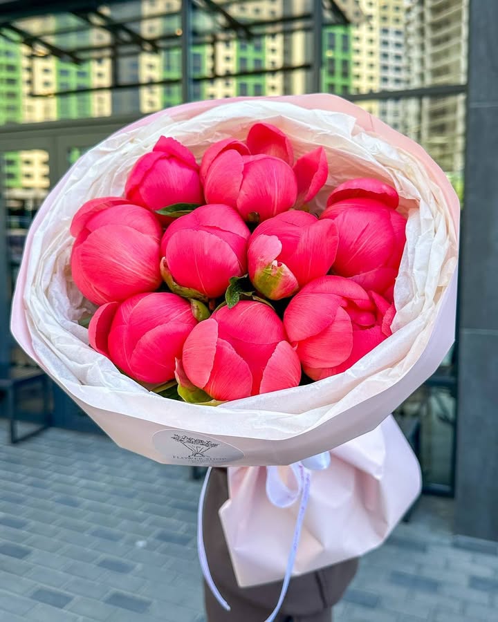 Букет коралових троянд 🌸 - Унікальний подарунок з швидкою доставкою